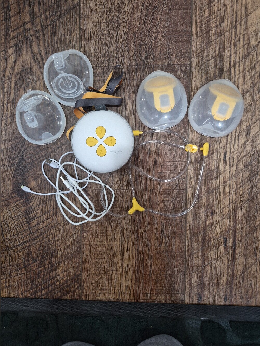 Medela Swing Maxi Double Electric Breast Pump Hands Free With Accessories